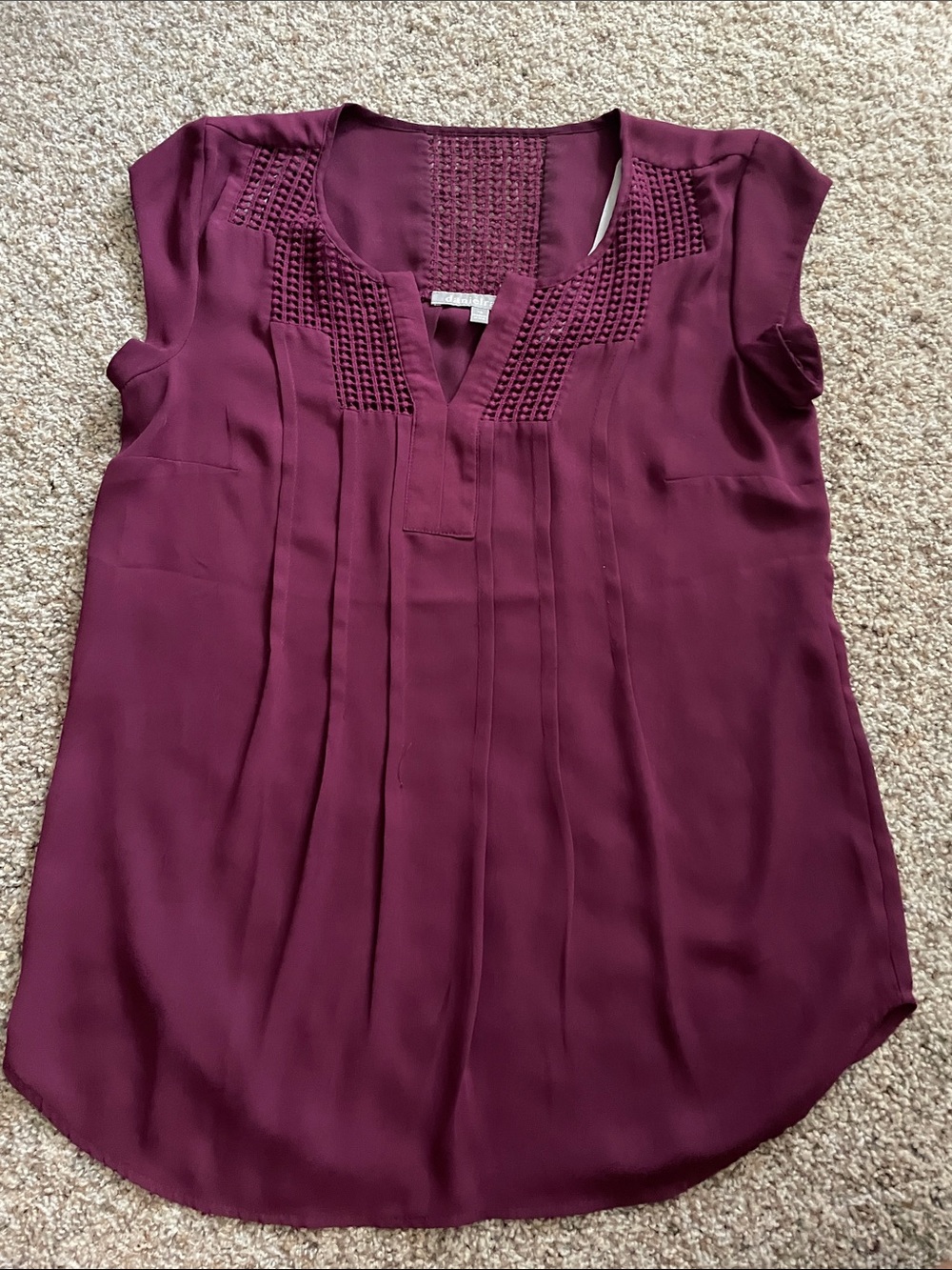 Daniel Rainn Women’s Pintuck Split-Neck Cap Sleeve Blouse - Burgundy size XS
